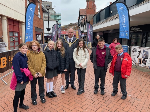 Mayor of Wrexham, Cllr Andy Williams with pupils at the Wrexham 10k.
