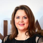 Multi-award winning actress, Ruth Jones will be appearing in Mold next month.