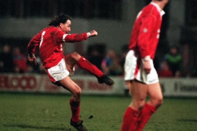 PA NEWS PHOTO 4/1/92 MICKEY THOMAS, WREXHAM CAPTAIN SCORES THE EQUALISER AGAINST ARSENAL IN THE F.A. CUP 3RD ROUND. THEY WON THE MATCH 2-1.