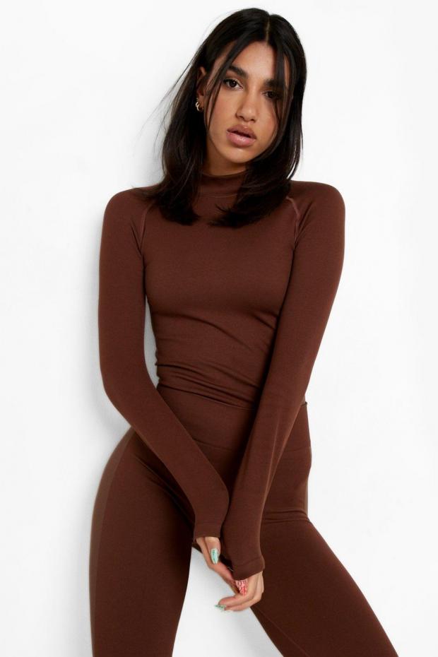 The Leader: Chocolate Funnel Neck Seamfree Sports Top (Boohoo)