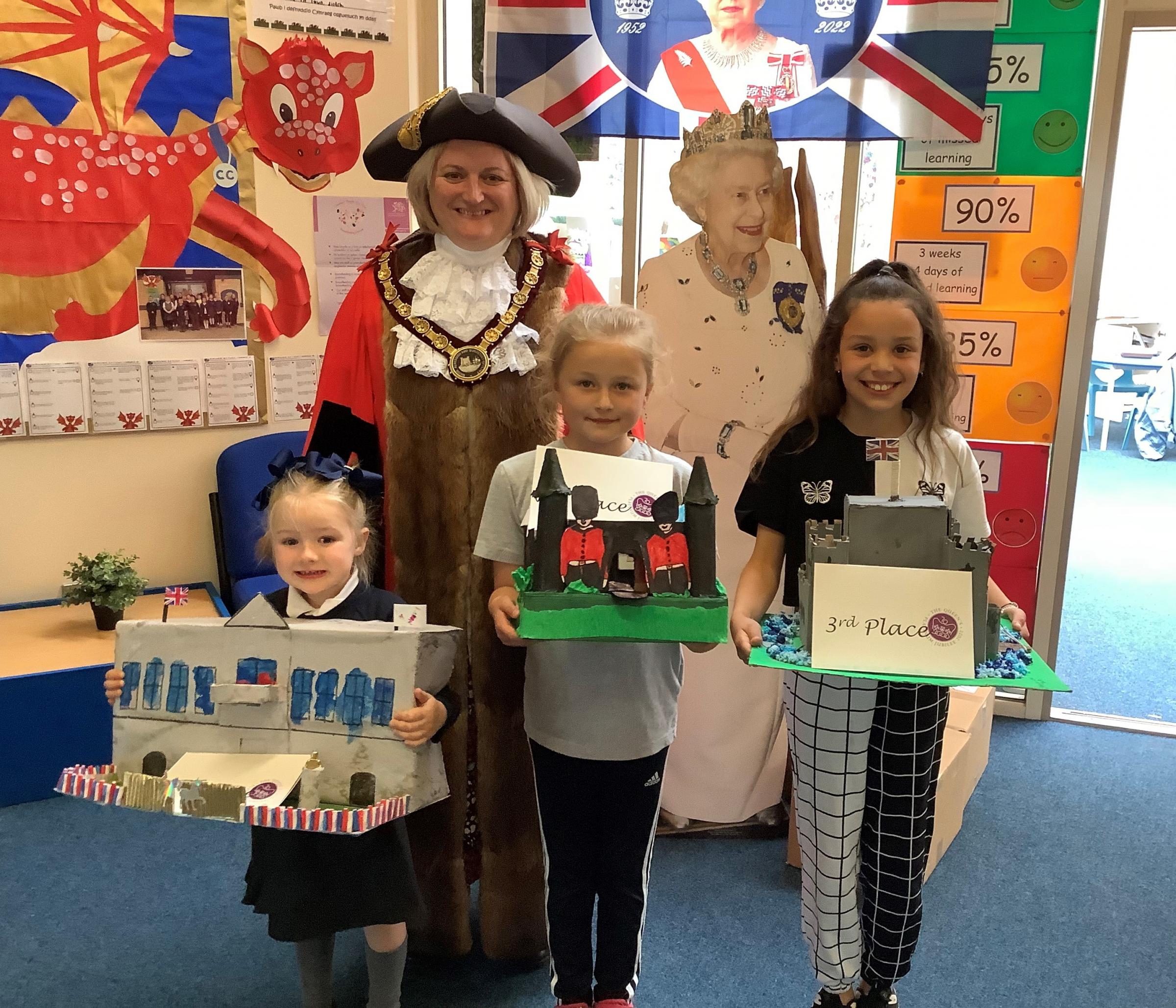 Flint Town Mayor, Cllr Michelle Perfect took part in Jubilee celebrations at Cornist Park School, Flint, including judging craft competitions.
