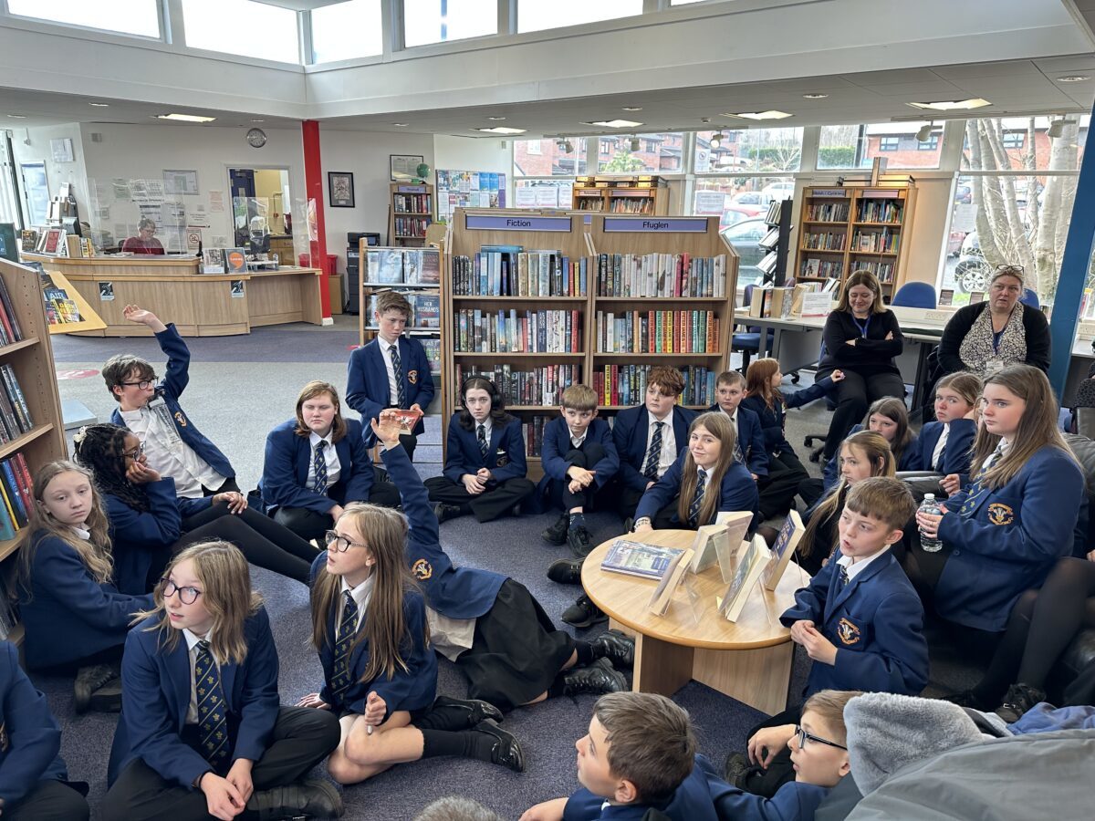 Ysgol Rhiwabon students during a trip to Ruabon Library.
