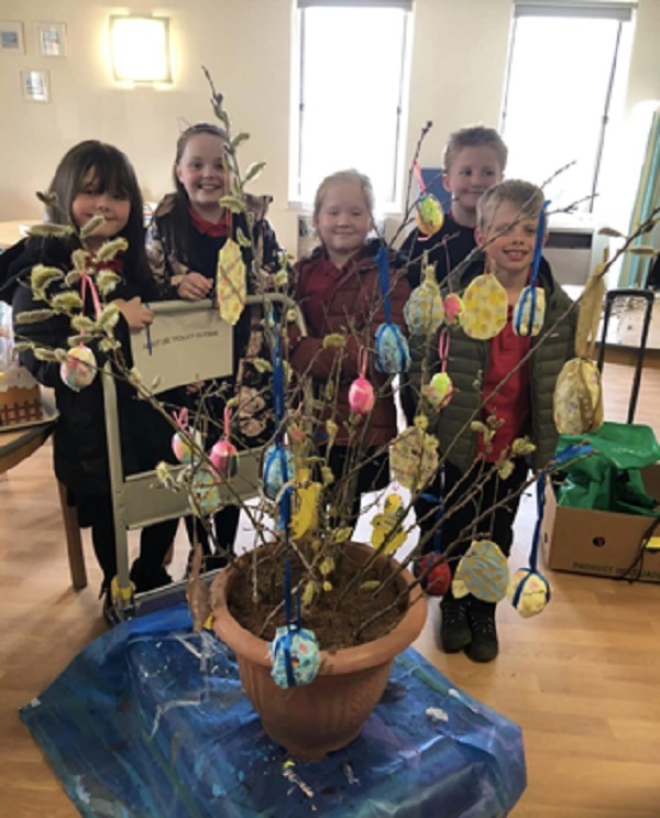  Pupils with creations made during a visit to Mold Commuity Hospital.