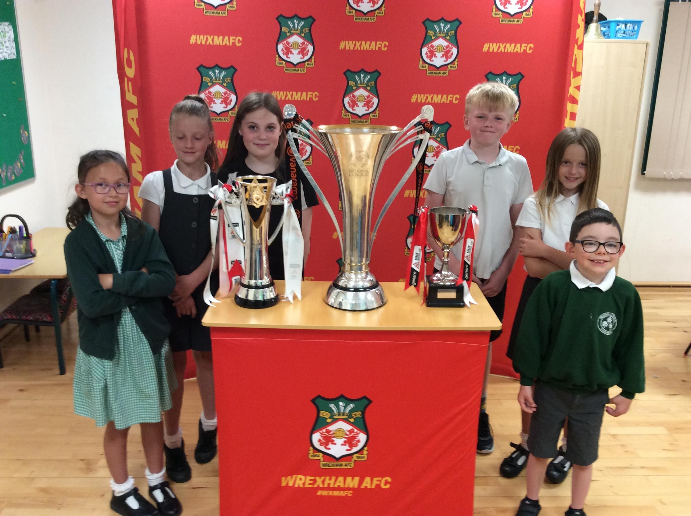  Ysgol Penygelli pupils with the Wrexham AFC trophies.