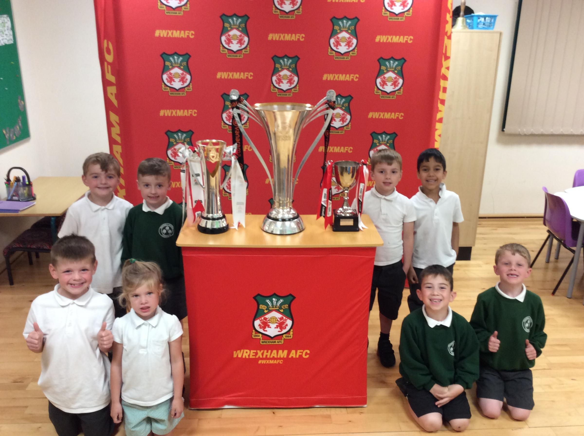 Ysgol Penygelli pupils with the Wrexham AFC trophies.