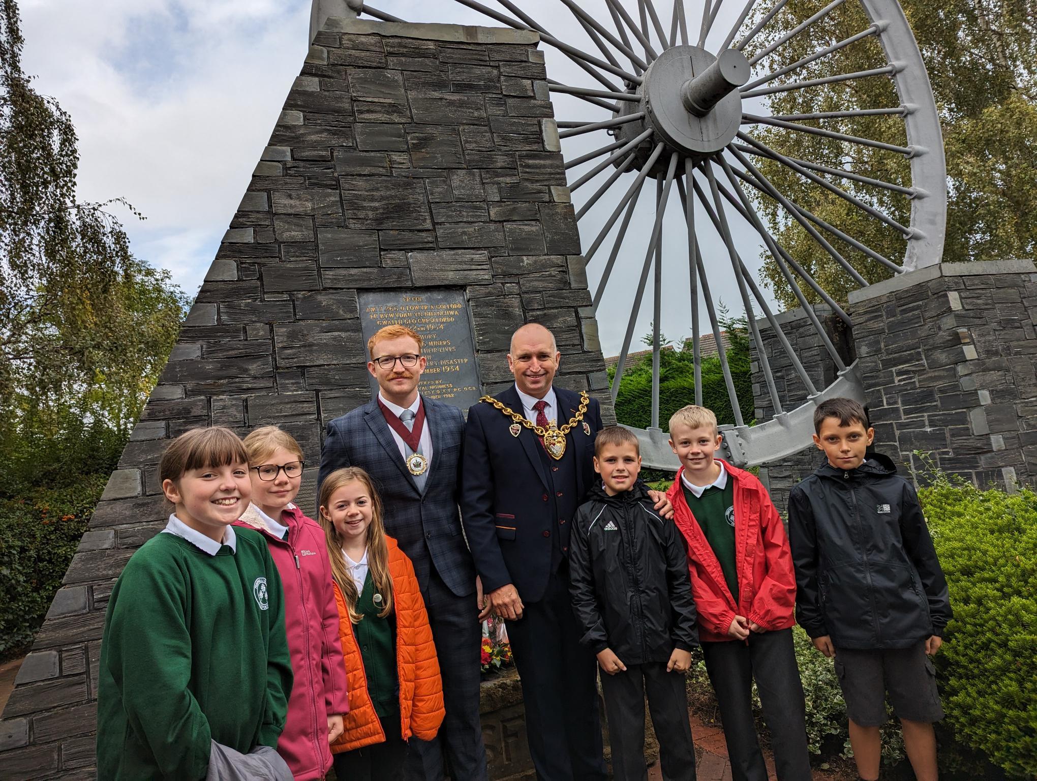Ysgol Penygelli pupils with Mayor Cllr Andy Williams (left) and his Consort, Luke Williams.
