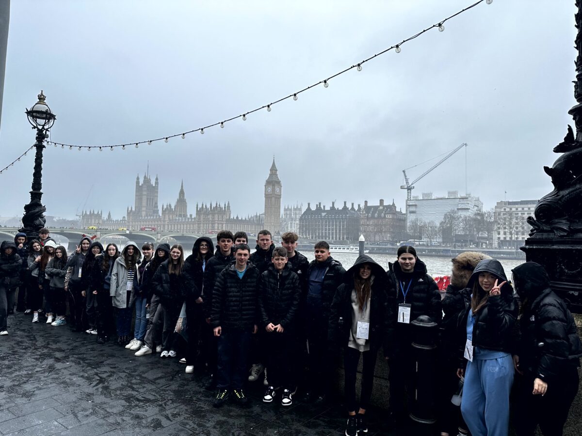 Ysgol Rhiwabon history students in London.