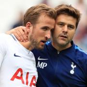 Tottenham Hotspur's Harry Kane (left) and Tottenham Hotspur manager Mauricio Pochettino after the final whistle during the Premier League match at the London Stadium.
