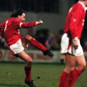 PA NEWS PHOTO 4/1/92 MICKEY THOMAS, WREXHAM CAPTAIN SCORES THE EQUALISER AGAINST ARSENAL IN THE F.A. CUP 3RD ROUND. THEY WON THE MATCH 2-1.