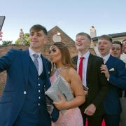 Copyright Pic by Andrew Price/View Finder Pictures-Chester 07774611778.Picture taken 210618.  Caption: Ysgol Rhiwabon prom evening at Llyndir hall.. Students pose for a selfie..