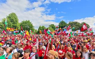 Welsh independence march in Wrexham draws thousands